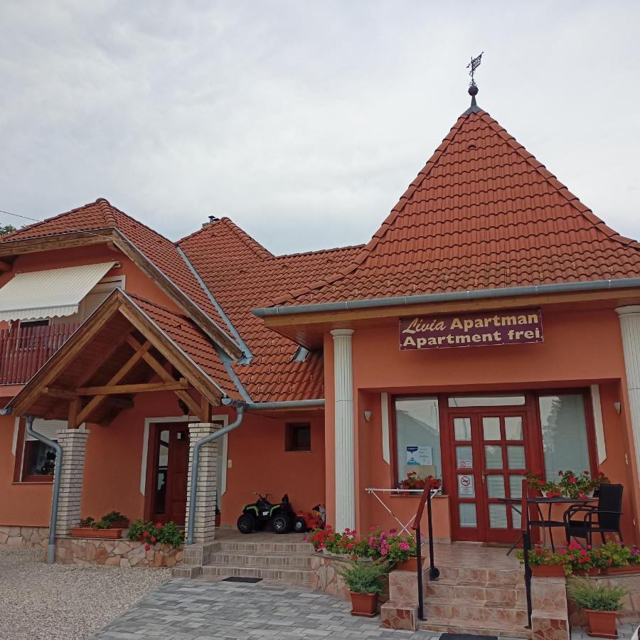 Livia Apartman Buk Bagian luar foto