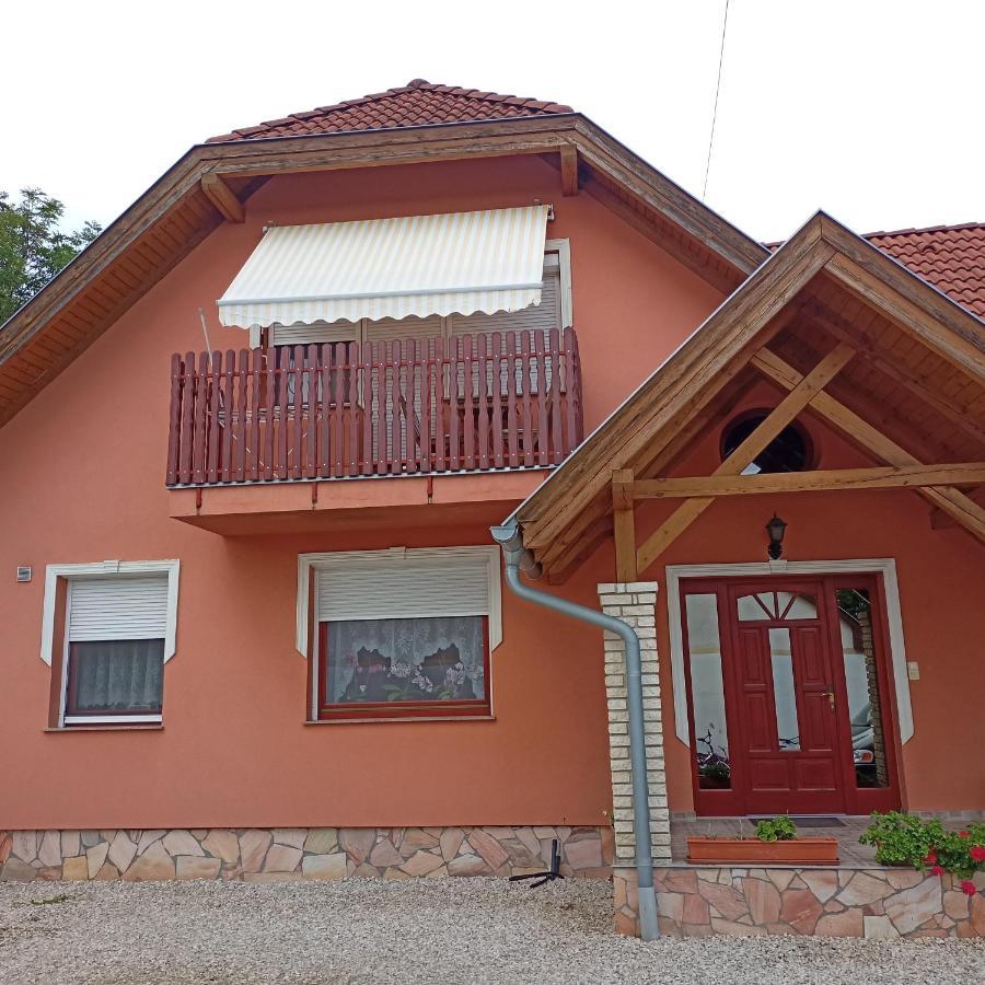 Livia Apartman Buk Bagian luar foto