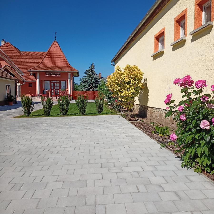Livia Apartman Buk Bagian luar foto