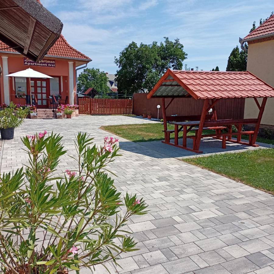 Livia Apartman Buk Bagian luar foto