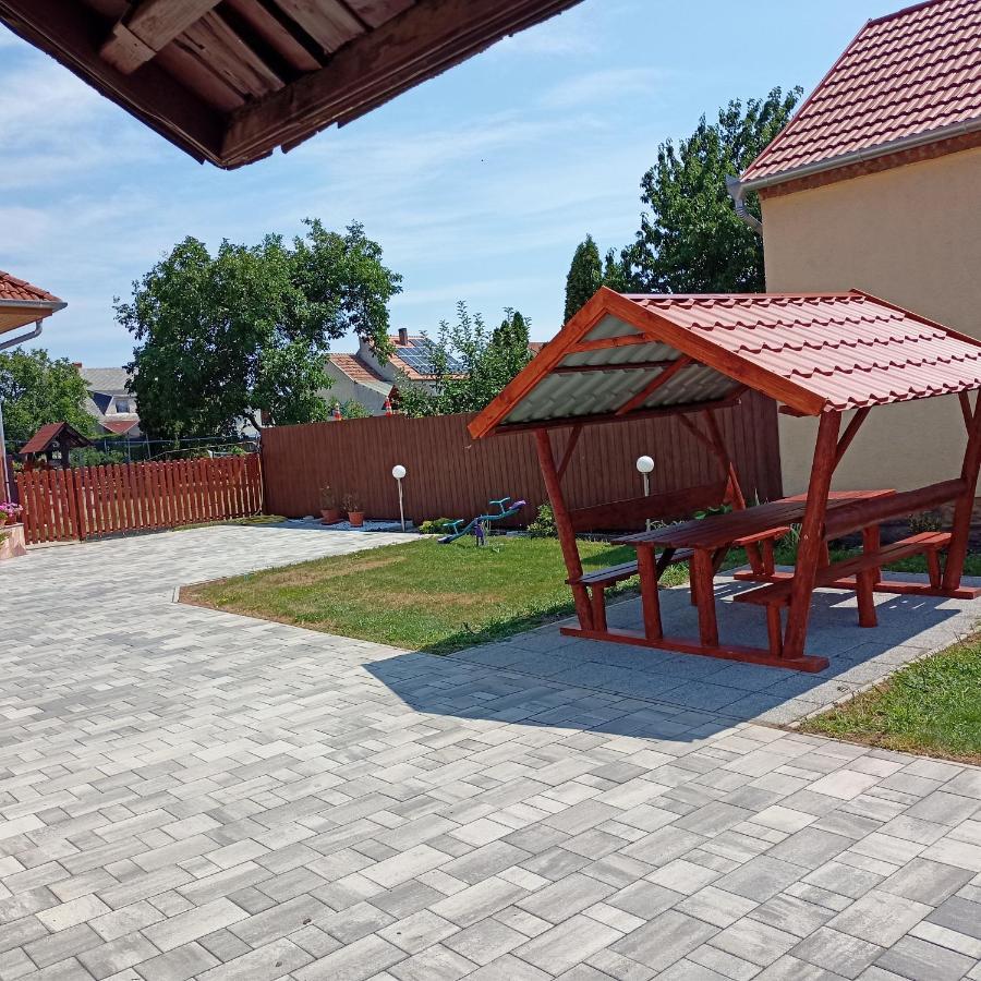 Livia Apartman Buk Bagian luar foto