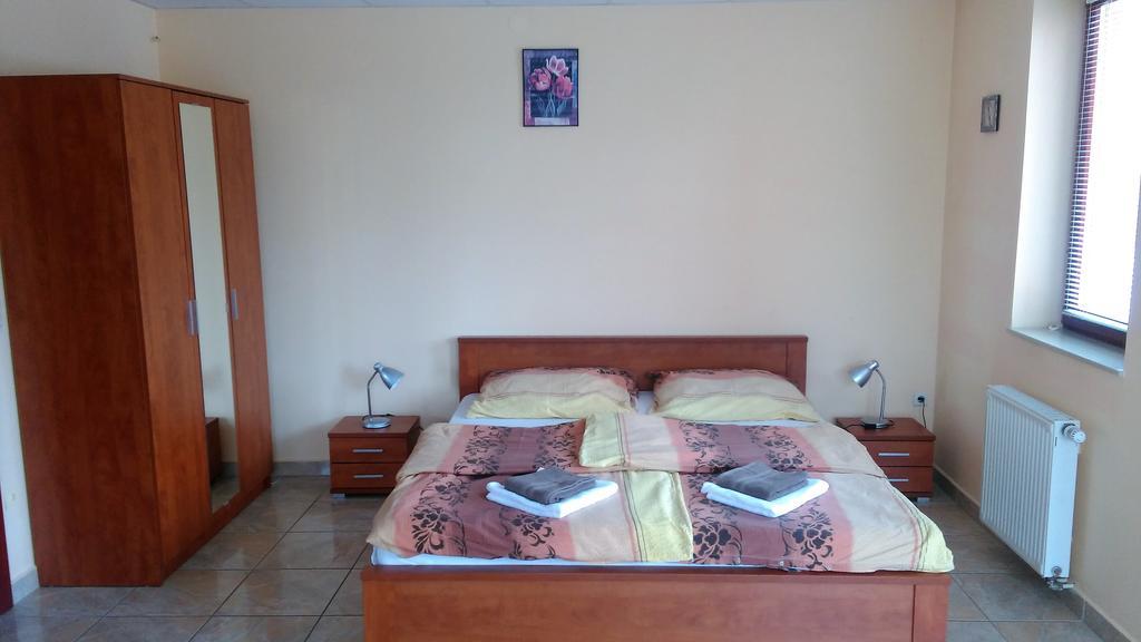 Livia Apartman Buk Bagian luar foto
